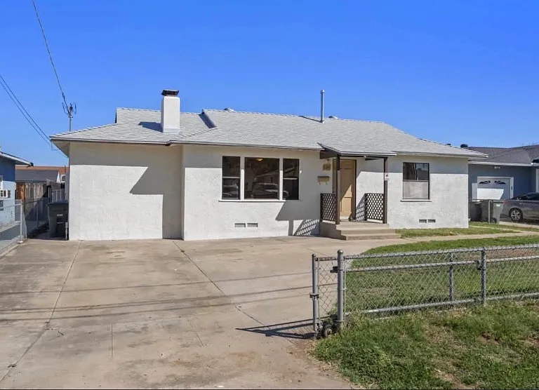 1194 Andover Rd — Photo 1