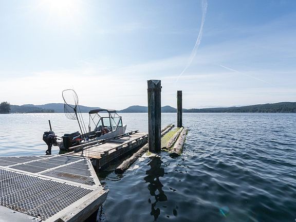 2nd image of 5957 Sooke Rd