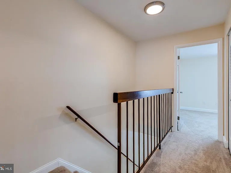 1619 S Hayes St — Photo 13