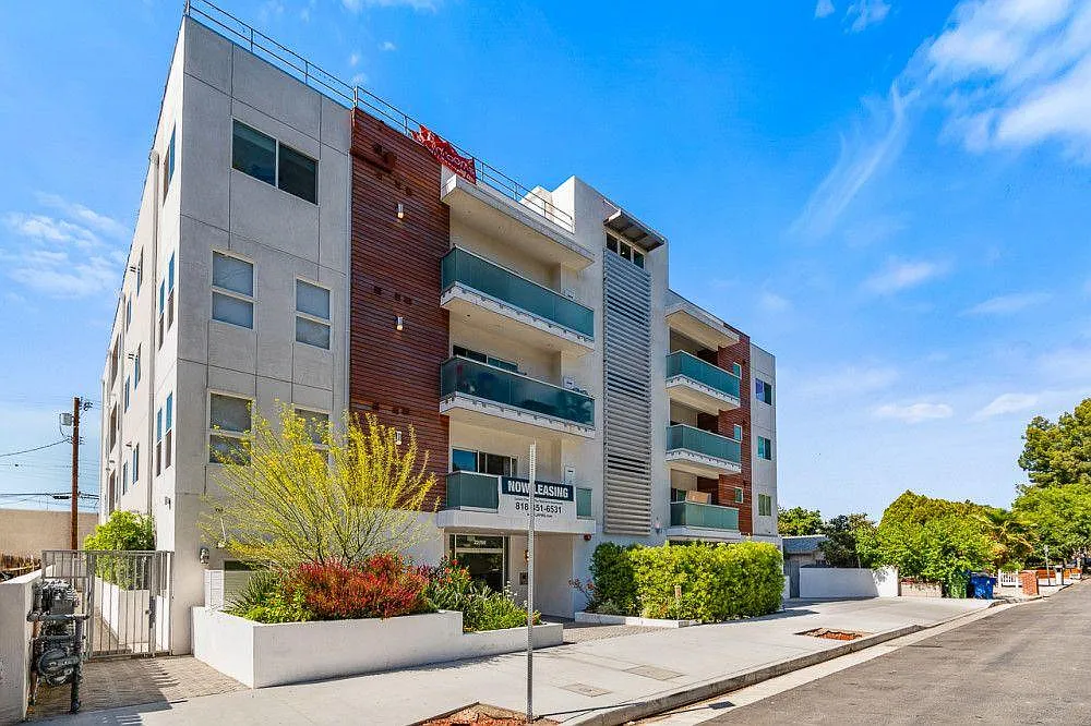 2 bed, 1000 sqft, $2,695 — Photo 3