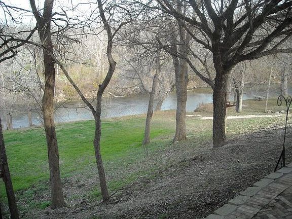 3rd image of 284 Redbird Ln
