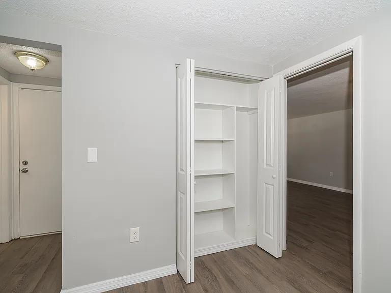 7911 Foxwood Dr — Photo 23
