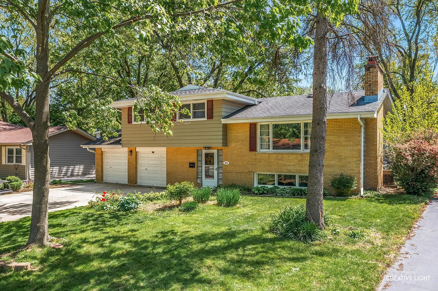 320 Elmwood Dr photo 1