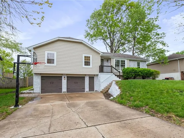 1301 Lee Ln, Raymore, MO 64083