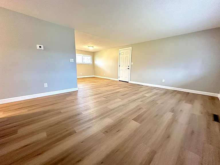 301 Henrich Dr — Photo 2