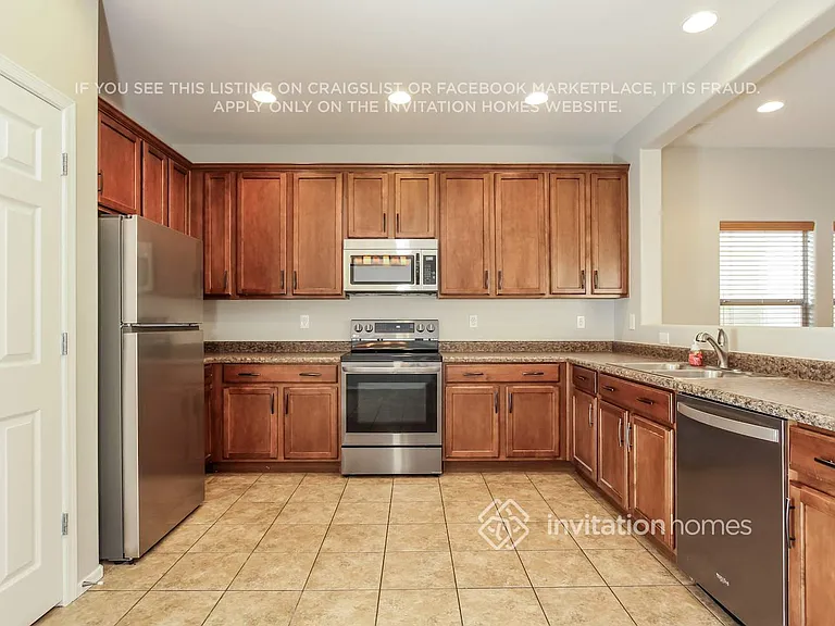 18545 W Legend Dr — Photo 5