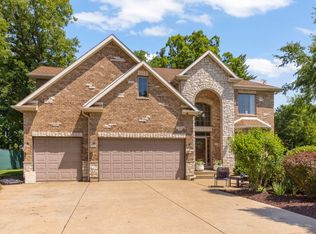 34W624 Courier Ave, St Charles, IL 60174