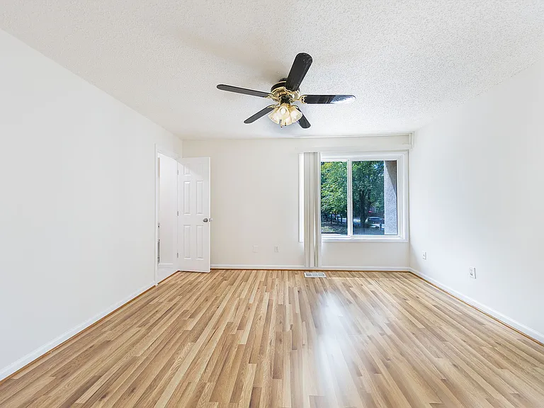 2232 Southgate Sq — Photo 41
