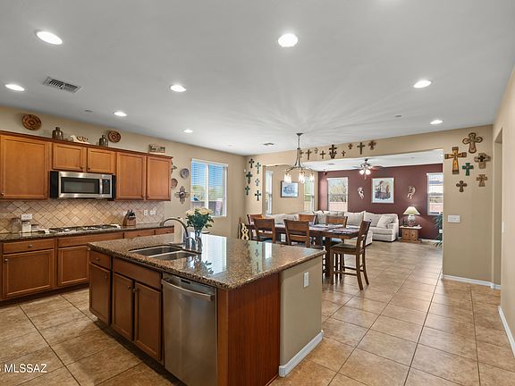 5th image of 896 W Camino Capria