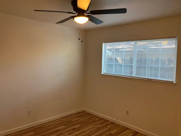 1704 Ellison Dr — Photo 9