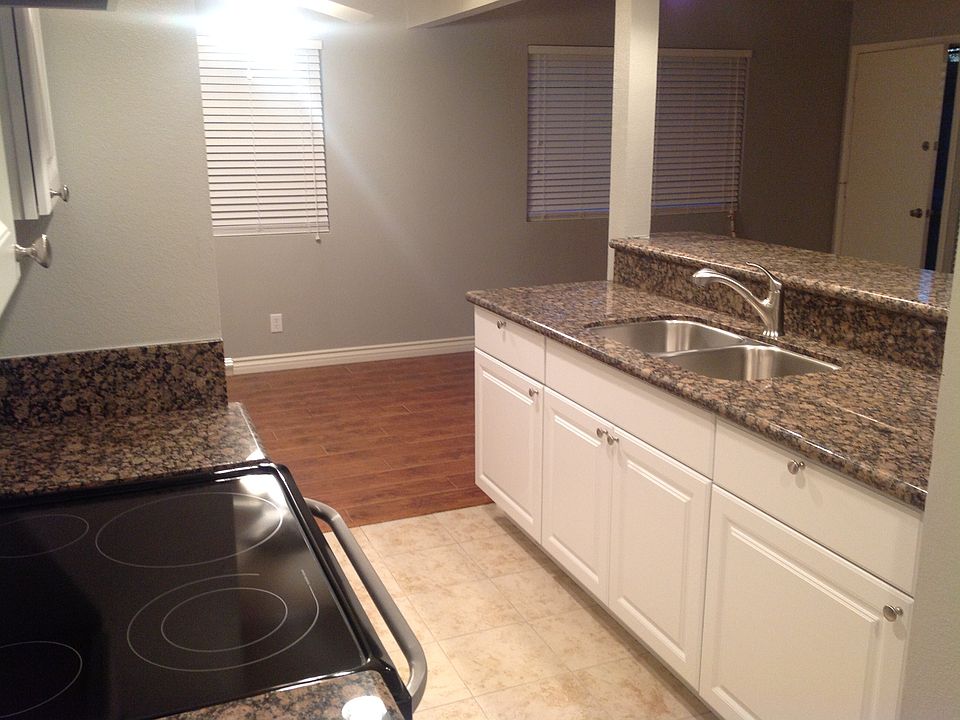 Beautiful Upgraded Kitchen