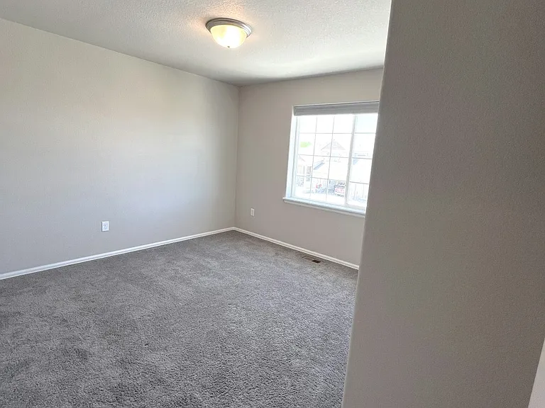 2618 Emerald St — Photo 11