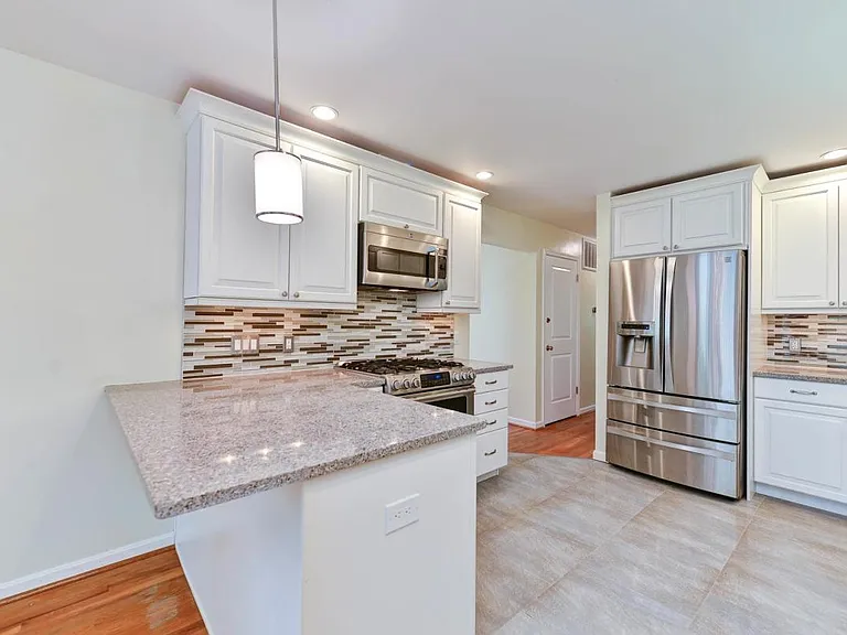 8700 Sudbury Pl — Photo 5