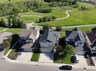135 Drake Landing Vw, Okotoks, AB T1S 0A1