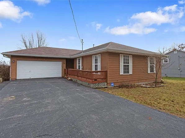 307 Valley St, Lathrop, MO 64465