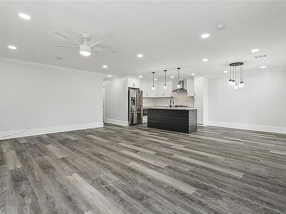 3rd image of 6124 Lafaye St