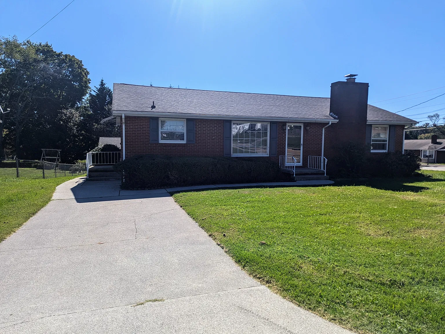 3 bed, 1.5 bath, 1500 sqft, $2,000 — Photo 3