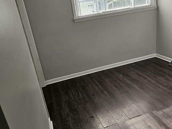 5th image of 3204 Keays Ave