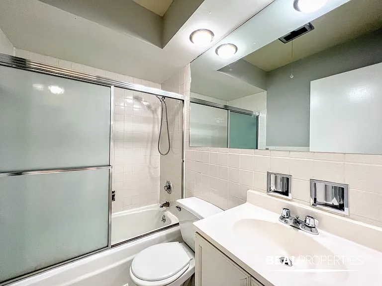 510 West Briar Place — Photo 23