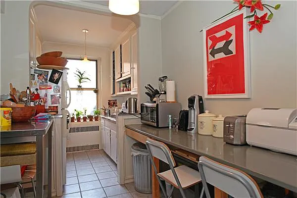 Rented by Century 21 Metropolitan | media 10