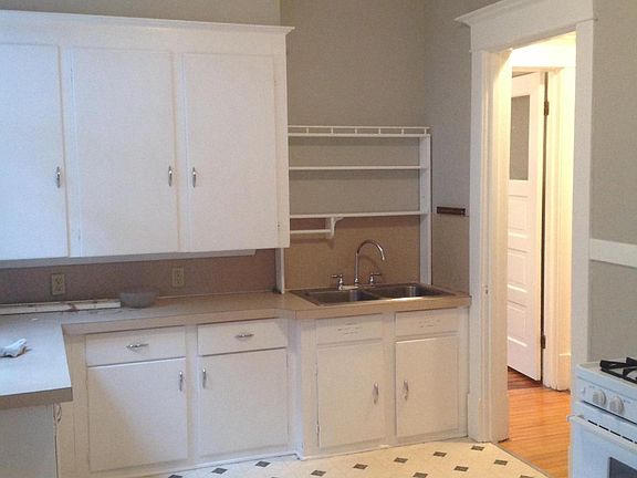 3rd image of 49 Union Ave NE