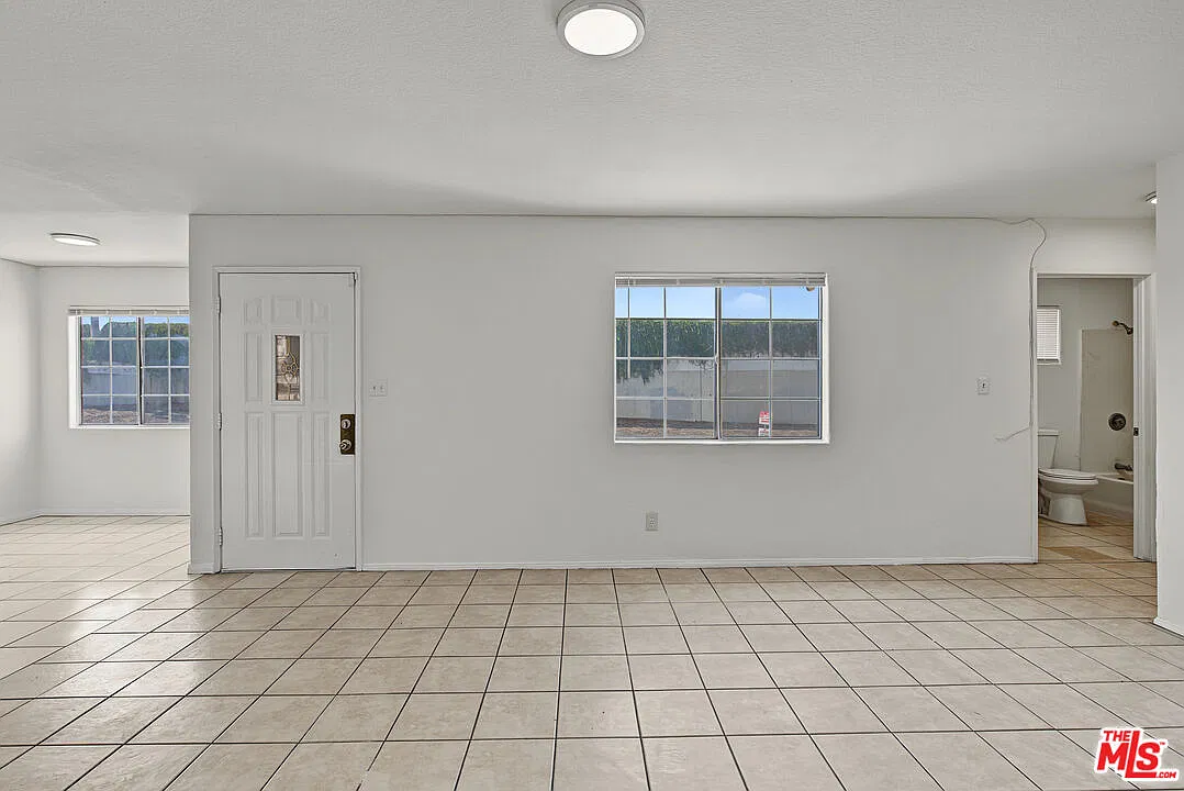 3 bed, 2.0 bath, 1368 sqft, $3,400 — Photo 4