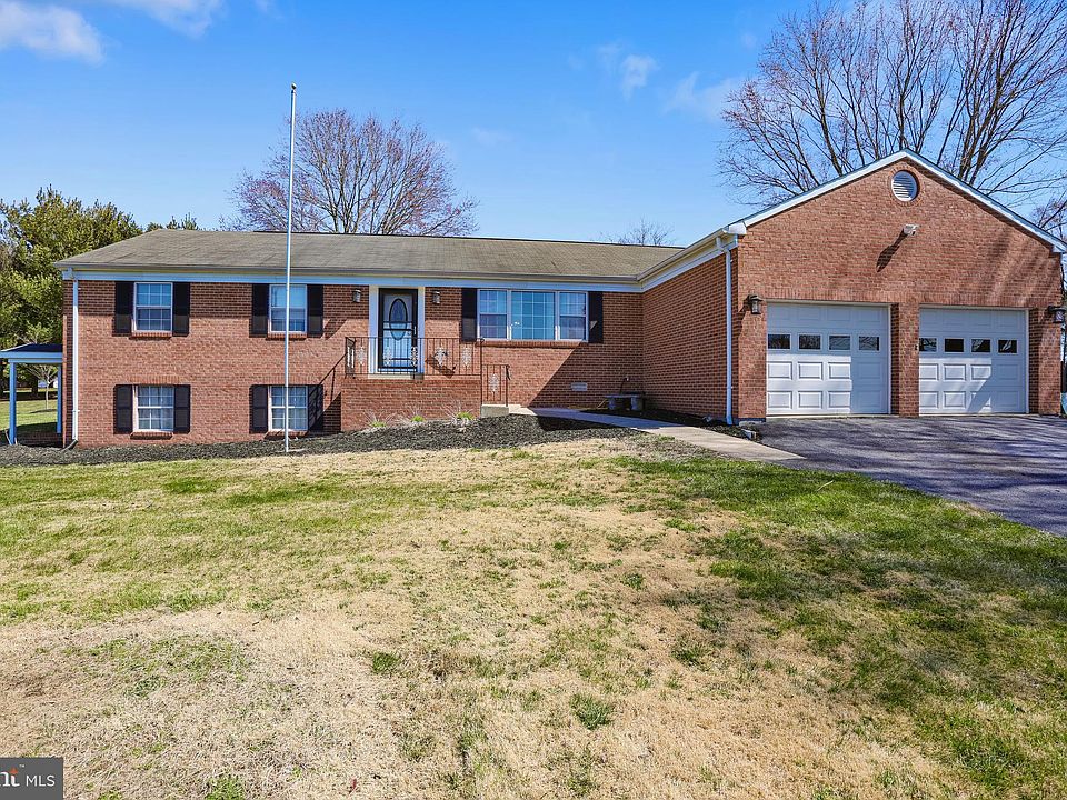 414 Old Country Club Rd, Charles Town, WV 25414
