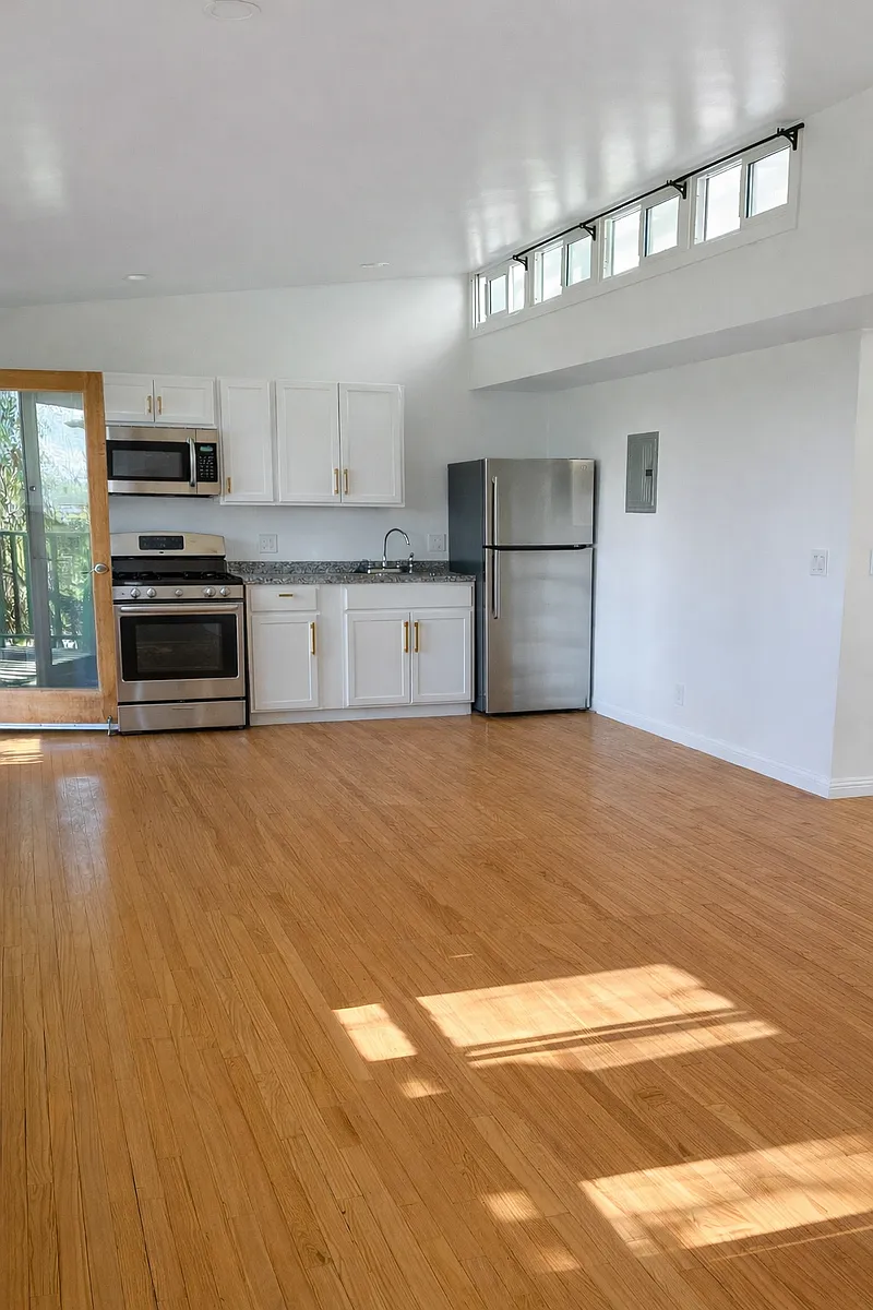 Photo 2 of 5 - 1404 San Remo Dr #1404 - Pacific Palisades, CA Building Photo - 1404 San Remo Dr #1404