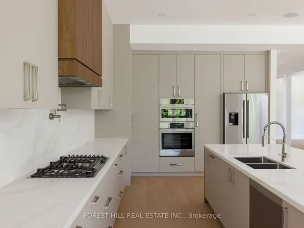 5 Cedar Cres, Aurora, ON L4G 3J7