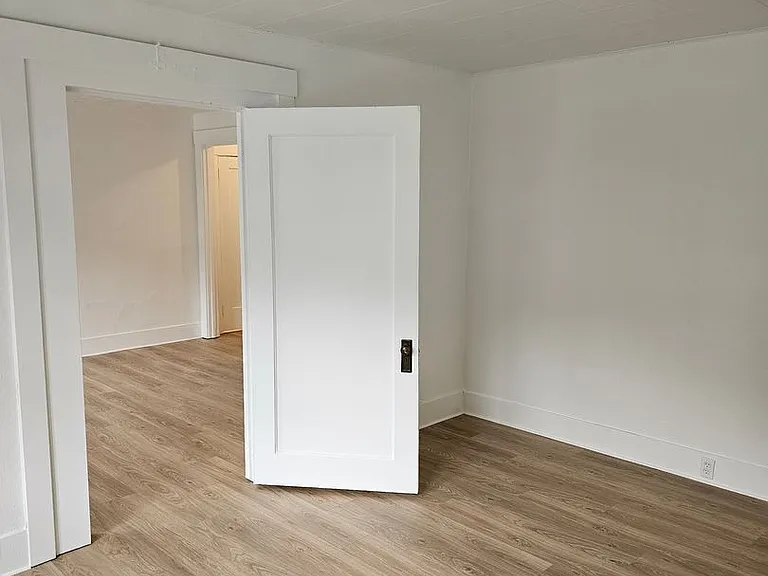 435 -Keystone Apartments — Photo 19
