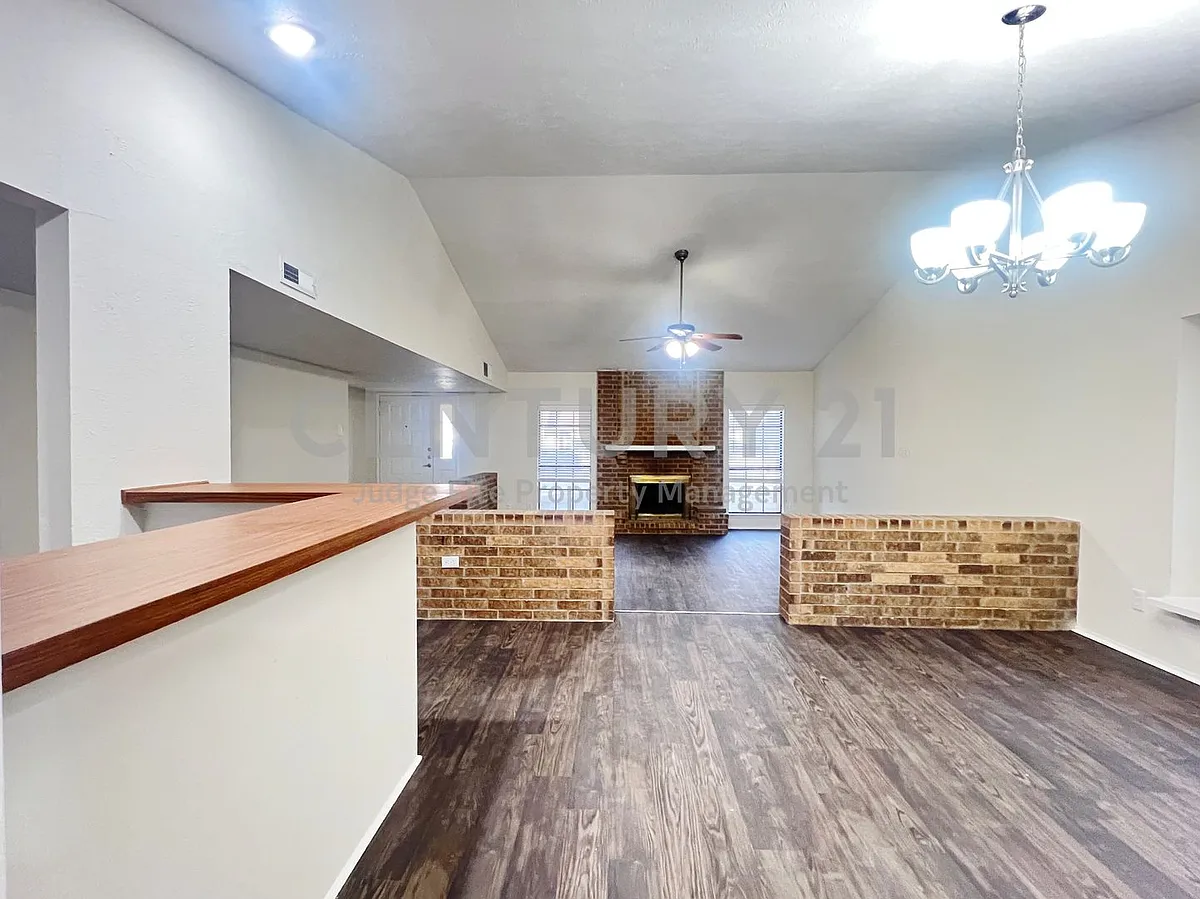 Building Photo - 1304 Creekwood Ct