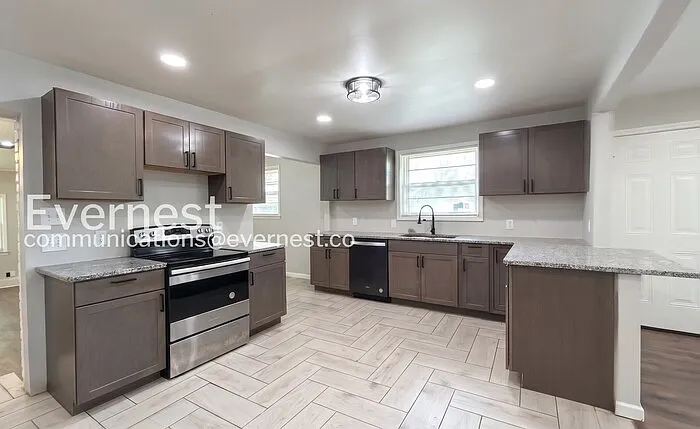 3250 Cloverwood Dr — Photo 7