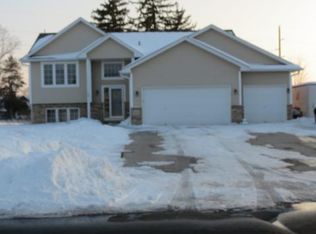 11950 N Meadow Curv, Lindstrom, MN 55045