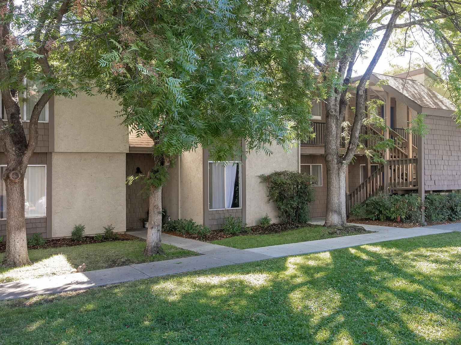 Alvarado Parkside — Photo 4