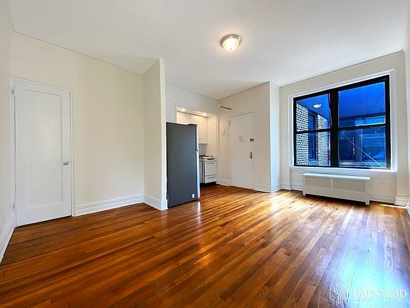 3rd image of 245 W 72nd St #7C