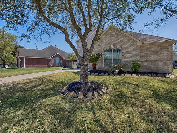 3rd image of 4509 Canyon Crest Dr