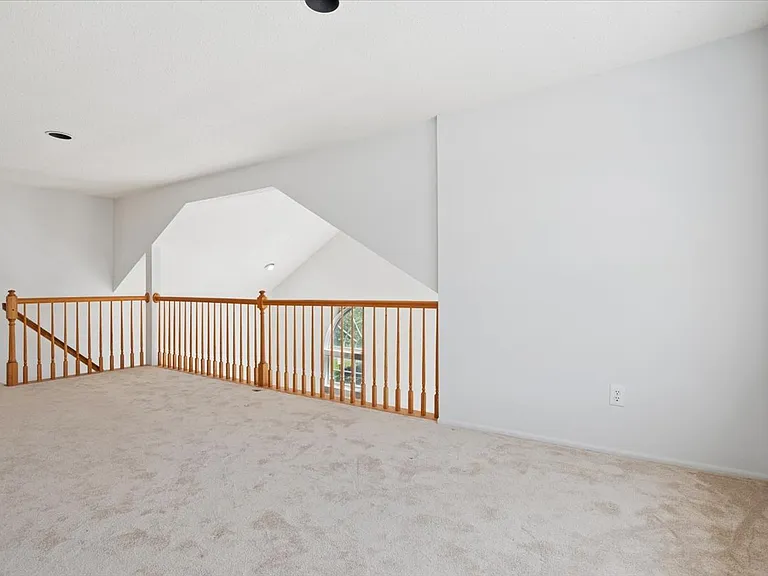 82 Hancock Dr — Photo 24