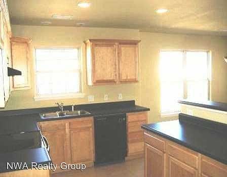 1st image of 1008 Oakwood Ln