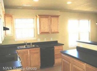 1008 Oakwood Ln, Centerton, AR 72719