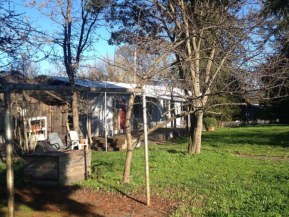 view of mobile home prior to new exterior paint job. Clothes