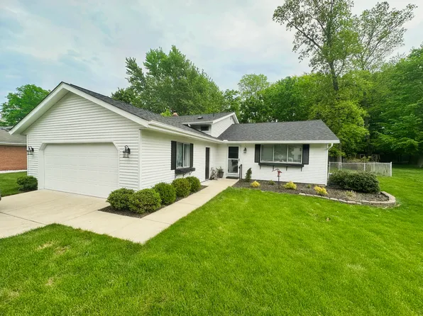 17016 Lanier Ave, Strongsville, OH 44136