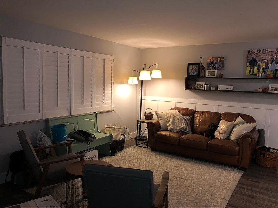 Main floor living room.