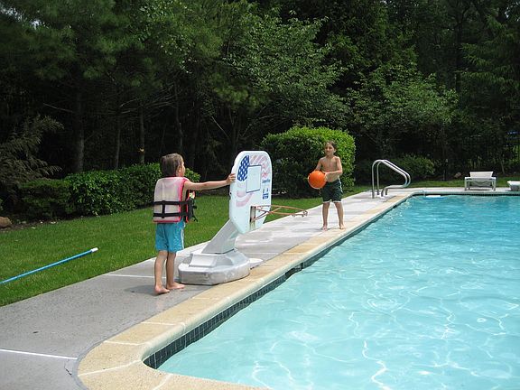 42 ft Sylvan/Anthony gunnite heated pool w self cleaning system