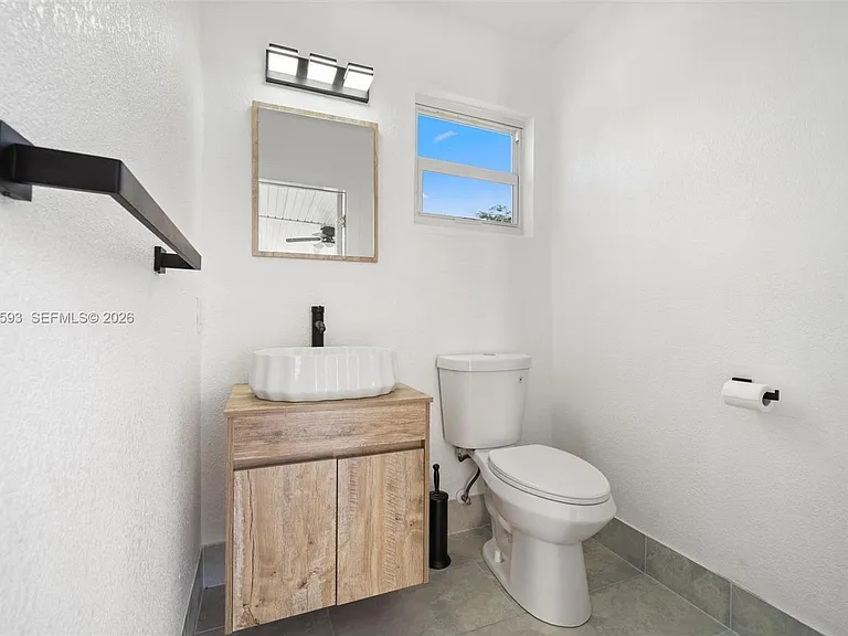 253 SW 4th St — Photo 22