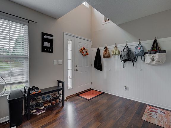2nd image of 5098 Christopher Dr