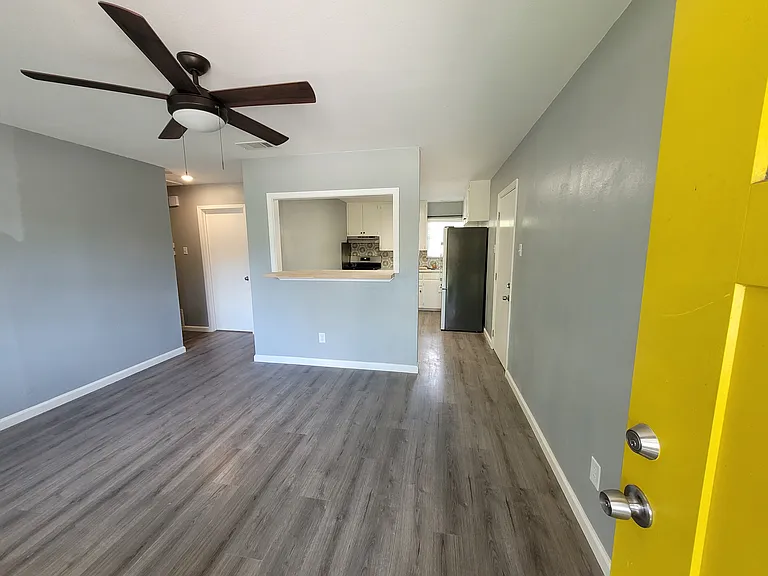 10700 Plains Trl #1 — Photo 4