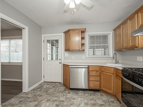 4th image of 587 Hemlock Dr