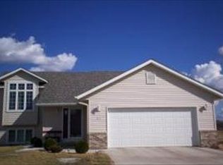 913 10th St SE, Waseca, MN 56093