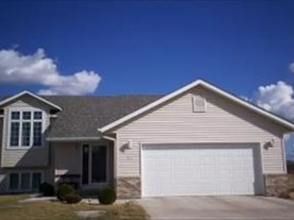 913 10th St SE, Waseca, MN 56093