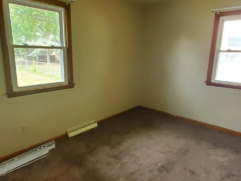 712 E Seerley Blvd — Photo 7